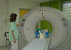Las autonomías frenan inversiones ante la subida del IVA sanitario Las autonomías frenan inversiones ante la subida del IVA sanitario