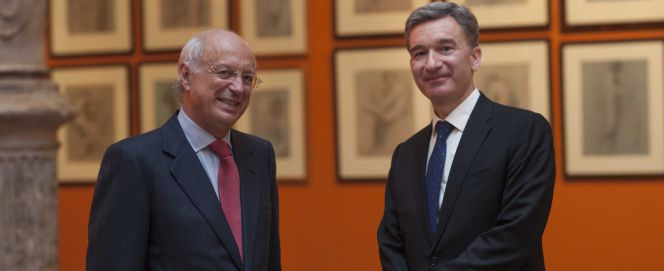 José Luis Aguirre, exconsejero delegado de Ibercaja, junto con su sucesor Víctor Iglesias.