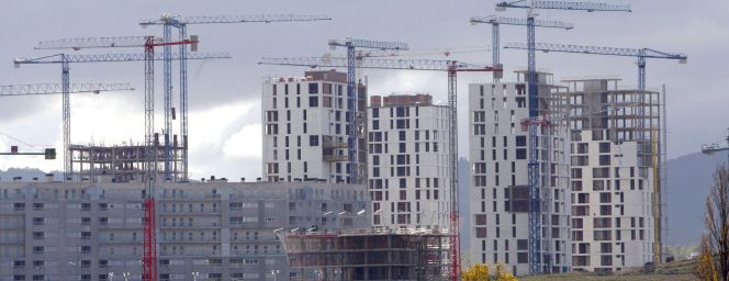 En la imagen, varias viviendas en construcción. EFEArchivo