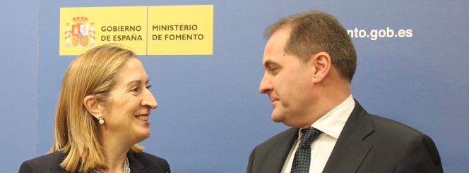 Ana Pastor, ministra de Fomento, y José Manuel Vargas, presidente de Aena.