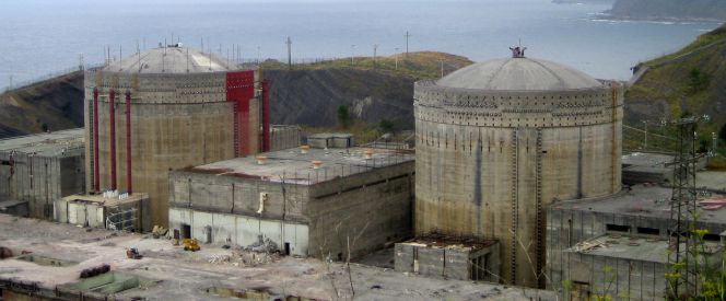 La central de Lemóniz, en Vizcaya, fue paralizada en plena construcción.