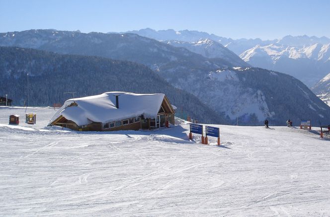 La estación de Baqueira, en el valle de Arán, es una de las más frecuentadas por los vips españoles. Dispone de99 pistas de distinto nivel.