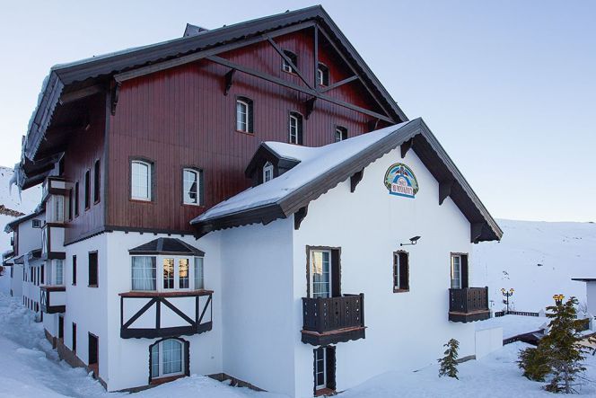 Fachada del hotele Vincci Selección Rumaykiyya.