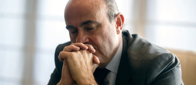 El ministro de Economía, Luis de Guindos, reflexionando.