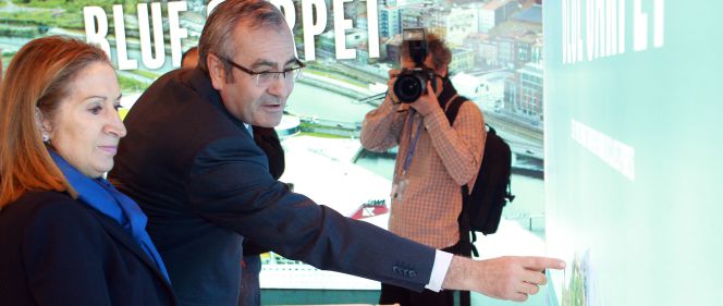 La ministra de Fomento, Ana Pastor, con el presidente de Puertos del Estado, José Llorca.