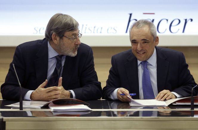 El diputado socialista Rafael Simancas preside la Comisión Gestora que dirigirá el PSM, junto al portavoz socialista en el Ayuntamiento de Madrid, Jaime Lissavetzky.
