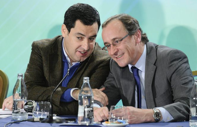 El ministro de Sanidad, Alfonso Alonso, junto al presidente del PP-A y candidato a la Presidencia de la Junta de Andalucía, Juanma Moreno