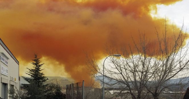 Nube tóxica sobre Igualada, cerca de Barcelona