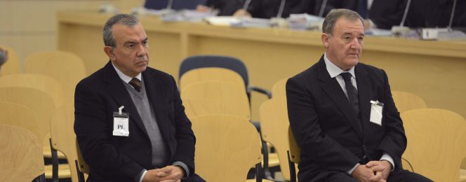 El ex director general de la CAM Roberto López Abad (i) y el exdirectivo Juan Ramón Avilés (d) en el juicio en la Audiencia Nacional.