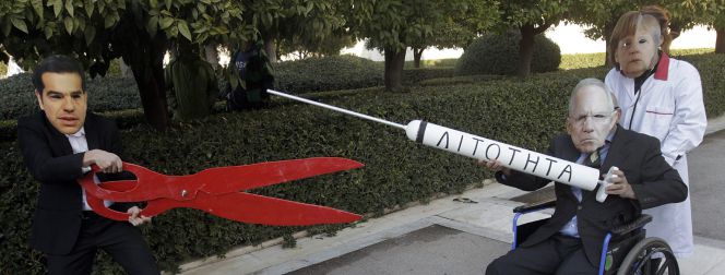 Manifestantes griegos disfrazados de Alexis Tsipras y Wolfgagn Schäuble, en Atenas.