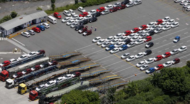 Vehículos nuevos de Ford salen para su exportación