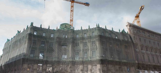 Fachada del edificio en obras en Plaza de Canalejas, en Madrid, esta semana.