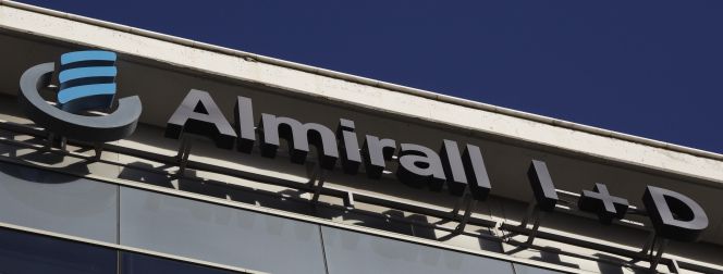 Fachada del centro de investigación y desarrollo de Almirall en Sant Feliú.