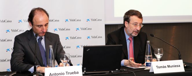 Tomás Muniesa, consejero delegado de VidaCaixa, y Antonio Trueba, director general.