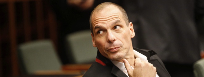 El ministro de Finanzas griego, Yanis Varufakis, asiste a la reunión extraordinaria del Eurogrupo.