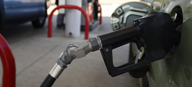 CNMC: España sufrió en enero la gasolina más cara de la UE