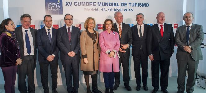 Foto de familia de la presentación del foro mundial sobre turismo que se celebrará en Madrid en abril.
