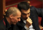 La troika valida a regañadientes las reformas La troika valida a regañadientes las reformas