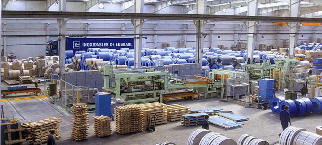 Interior de una fábrica de Acerinox