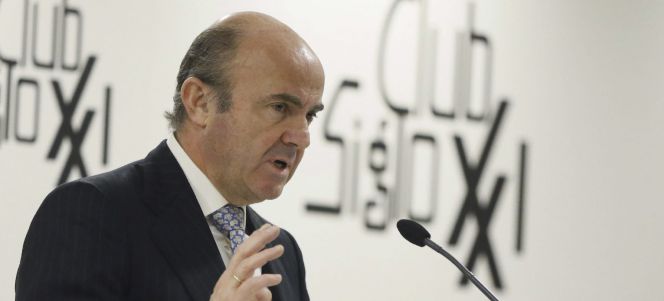 El ministro de Economía y Competitividad, Luis de Guindos, imparte una conferencia en el Club Siglo XXI, hoy en Madrid.