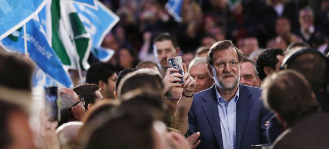 El presidente del Gobierno, Mariano Rajoy, a su llegada al acto del PP hoy en Sevilla.