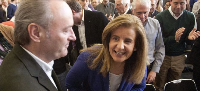 La ministra de Empleo y Seguridad Social, Fátima Báñez y el president de la Generalitat, Alberto Fabra, durante la clausura el sábado de la Convención económica del PP de Castellón.