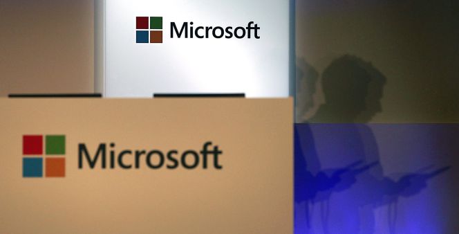 Logotipo de Microsoft en una feria tecnológica