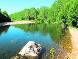 El río Órbigo, en León, tras los trabajos de recuperación.