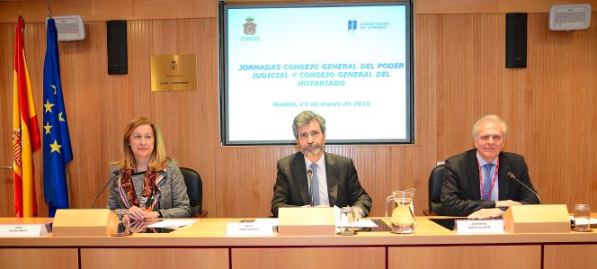 La subsecretaria de Justicia, Áurea Roldán; el presidente del CGPJ, Carlos Lesmes; y el presidente del CGN, José Manuel García Collantes.