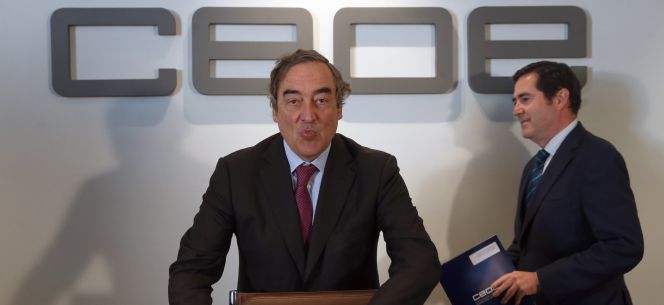 El presidente de CEOE, Juan Rosell (izquierda) junto al presidente de Cepyme, Antonio Garamendi.