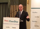 Guindos augura el PIB crezca al 2,5% durante cinco años Guindos augura el PIB crezca al 2,5% durante cinco años