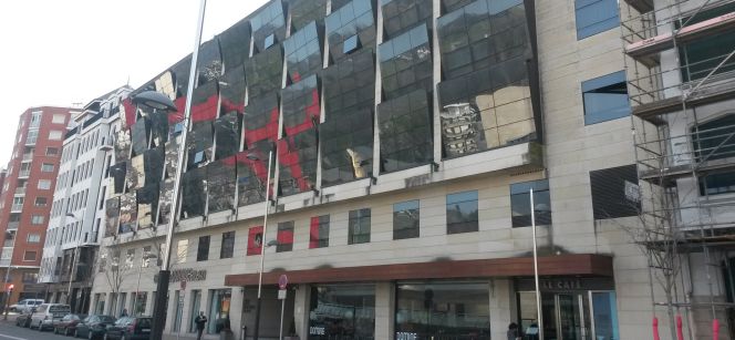 Hotel Gran Domine, en Bilbao, ubicado frente al Museo Guggenheim.