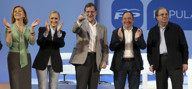 El presidente del Gobierno y del Partido Popular, Mariano Rajoy, acompañado por la secretaria general del partido, María Dolores de Cospedal; la candidata a la Comunidad de Madrid, Cristina Cifuentes; el candidato a la reeleccion en La Rioja, Pedro Sanz; y el candidato a la reeleccion en Castilla y León, Juan Vicente Herrera.