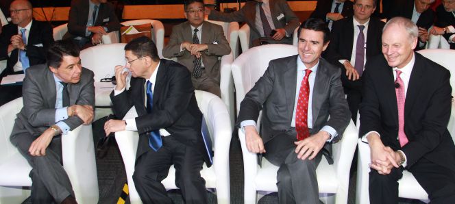 El presidente de la Comunidad de Madrid, Ignacio González, junto al secretario general de la OMT, Taleb Rifai; el ministro de Industria, José Manuel Soria, y David Scowsill, presidente de WTTC.