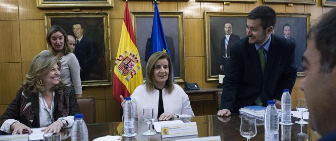 La ministra Fátima Báñez, en la reunión que mantuvo con asociaciones de autónomos y organizaciones representativas de la economía social.