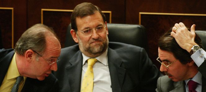 Rodrigo Rato junto a Mariano Rajoy y José María Aznar en el Congreso de los Diputados en 2005.