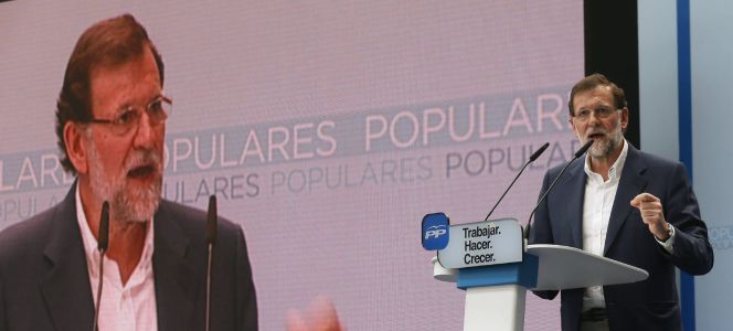 El presidente del Gobierno y del PP, Mariano Rajoy, durante su intervención en el acto de presentación de los candidatos populares a los Ayuntamientos de la provincia de Alicante para las elecciones de 24M.