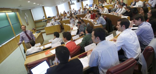 IESE Business School impartió clases adaptadas a las empresas para más de 5.000 profesionales.