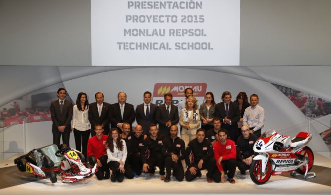 Foto de familia de la presentación del proyecto 2015 de la Monlau Repsol Technical School.