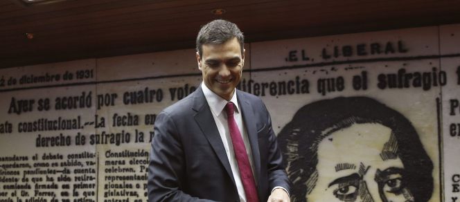 El líder del PSOE, Pedro Sánchez, durante la presentación de su propuesta para un nuevo Estatuto de los Trabajadores en el Senado.