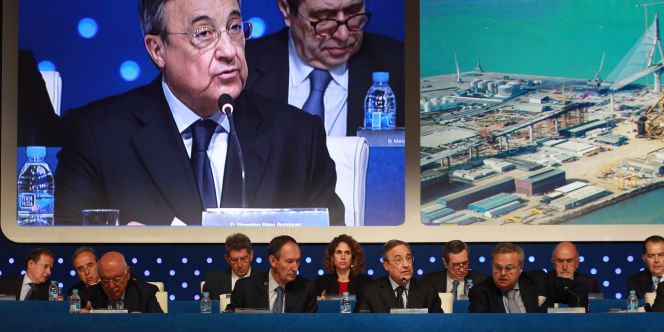 El consejo de ACS, con Florentino Pérez al frente, durante la junta de accionistas celebrada ayer. Foto Pablo Monge
