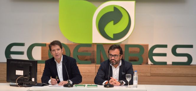 El presidente de Ecoembes, Ignacio González, junto al consejero delegado, Óscar Martín.