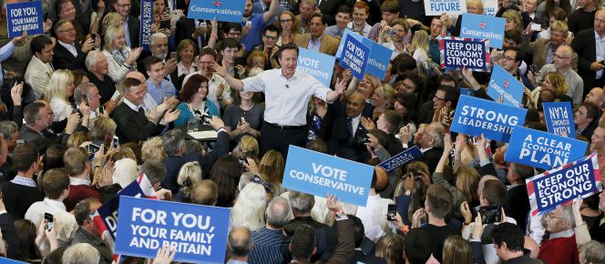 El lider conservador David Cameron, en una mitin celebrado ayer en una escuela en Bath, en el este de Inglaterra.