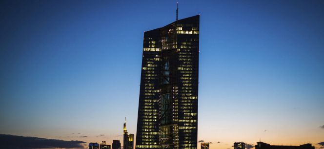 FRA603 FRÁNCFORT (ALEMANIA) 06052015.- La sede del Banco Central Europeo (BCE) al atardecer, en Fráncfort (Alemania). EFEFrank Rumpenhorst