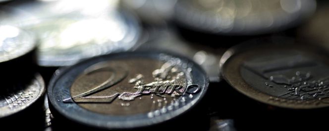 Detalle de varias monedas de euro.
