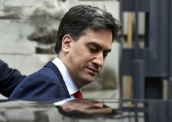 El líder laborista, Ed Miliband, tras anunciar su dimisión.