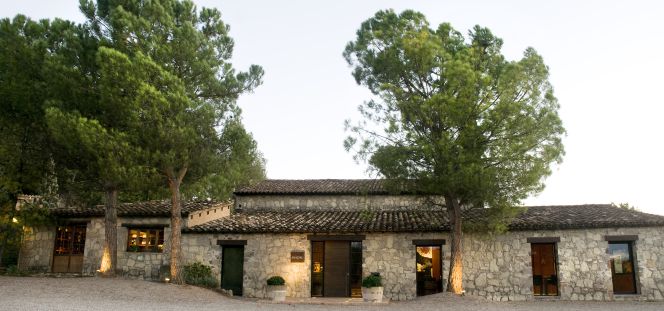 Masía de lafamilia Roqueta, que acoge la bodega Abadal.