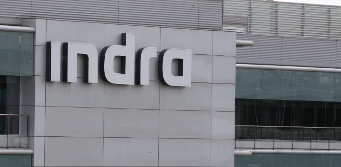 Fachada de la sede de Indra, en Madrid.
