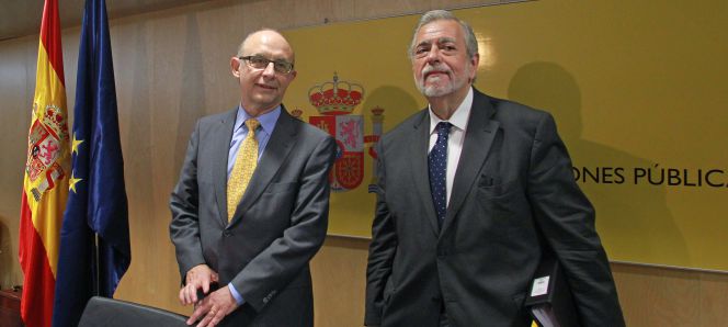 Cristóbal Montoro, ministro de Hacienda, y Antonio Beteta, secretario de Estado de Administraciones Públicas.