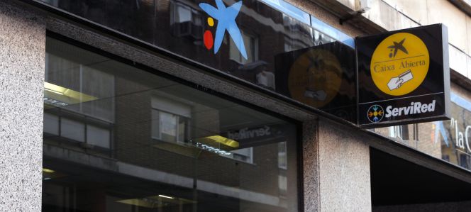 Fachada de una sucursal de La Caixa en Madrid.rn EFEArchivo